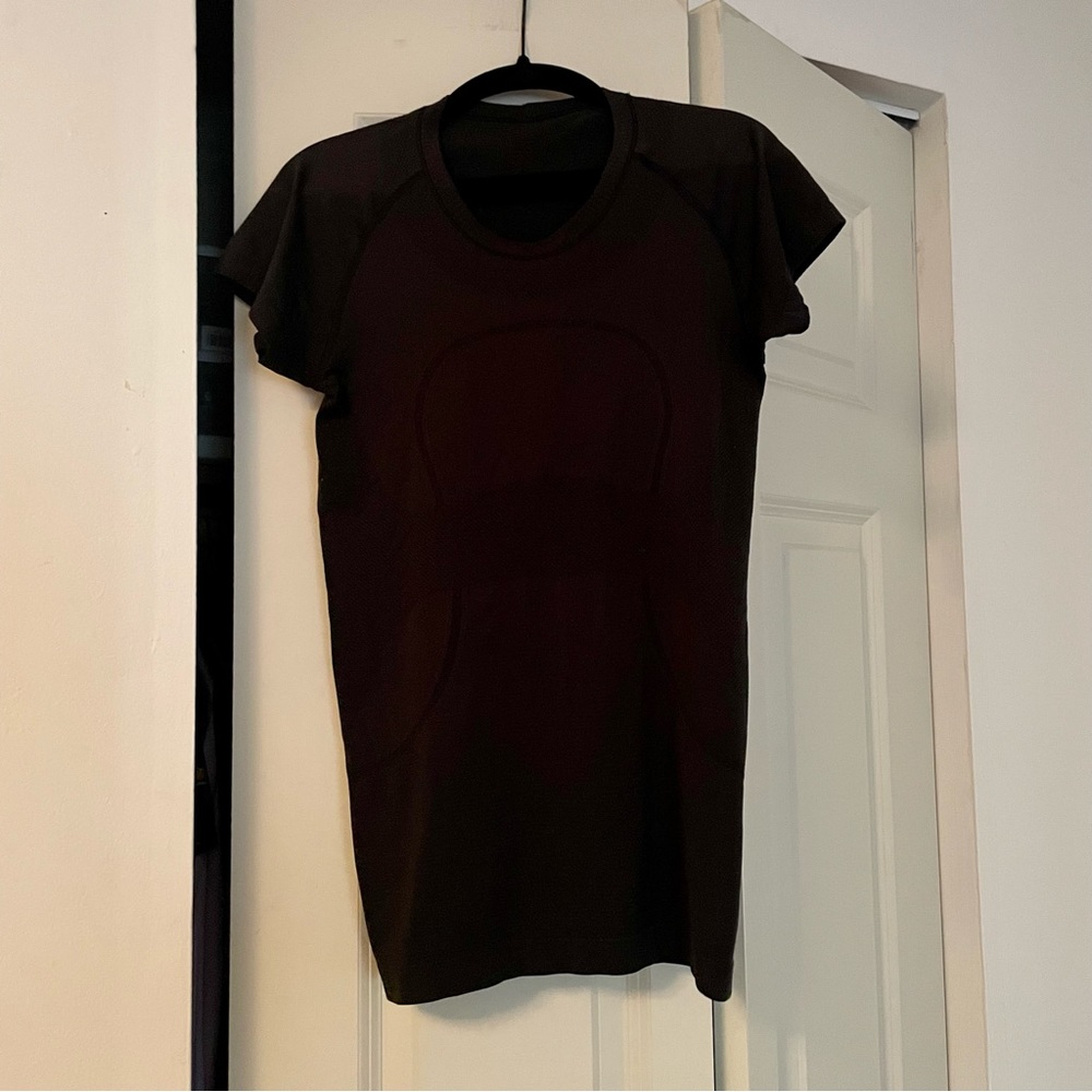 Lululemon Swiftly Tech T Womens Size 6 Seamless